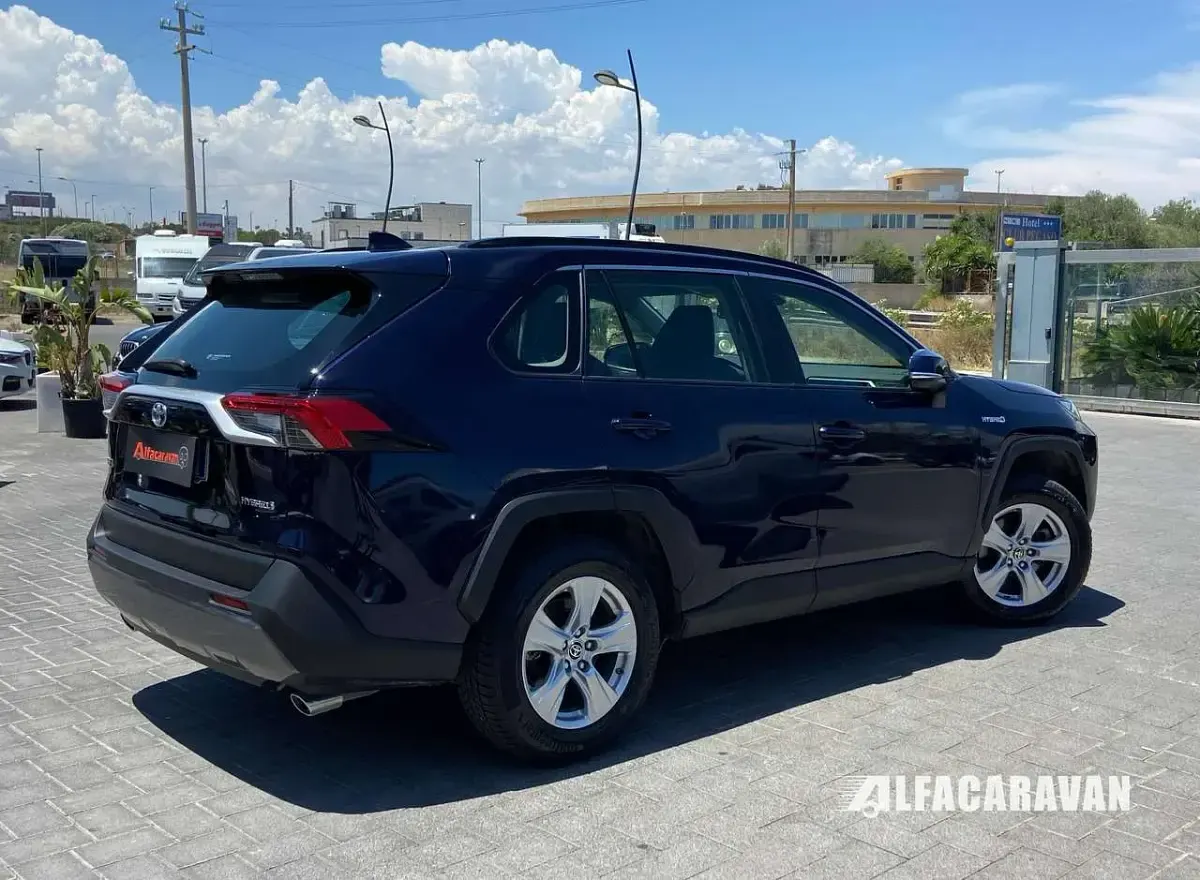 Usata Toyota RAV4 Hybrid Active 178 CV (130 kW) 2022 Blu/azzurro SUV