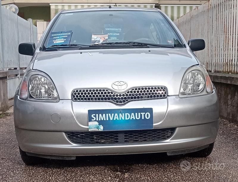 Occasion Toyota Yaris Sol 67 ch (49 kW) 2001 Gris Berline