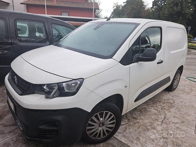 Usata Peugeot Partner Premium 99 CV (72 kW) 2018 Bianco pastello Monovolume