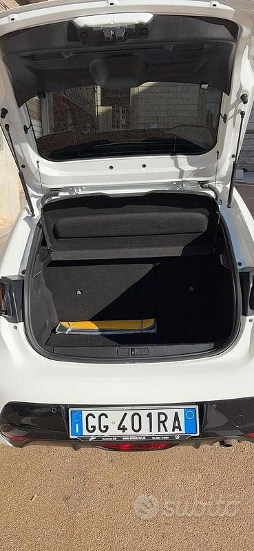 Usata Peugeot 208 GT 102 CV (75 kW) 2021 Bianco Utilitaria