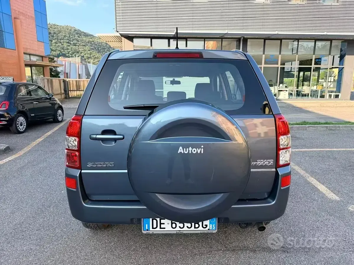 Usata Suzuki Grand Vitara 129 CV (94 kW) 2006 Grigio SUV