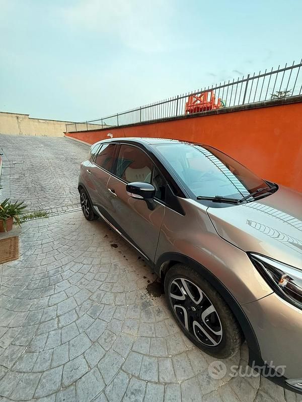 Usata Renault Captur 90 CV (66 kW) 2014 Marrone SUV