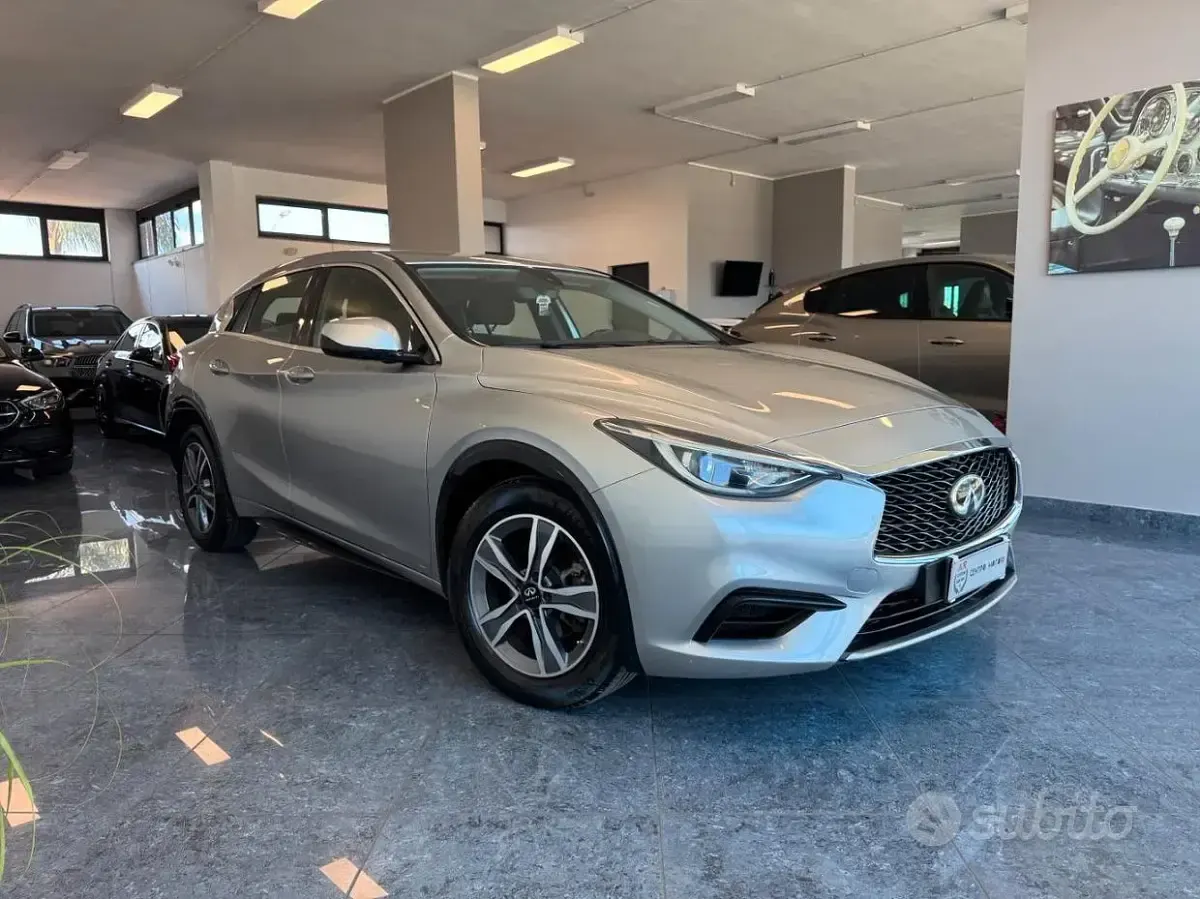 Usata Infiniti Q30 Sport Tech 109 CV (80 kW) 2016 Grigio Berlina
