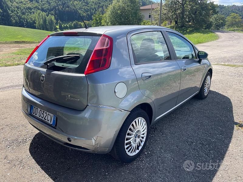 Usata Fiat Grande Punto 65 CV (47 kW) 2006 Grigio Utilitaria