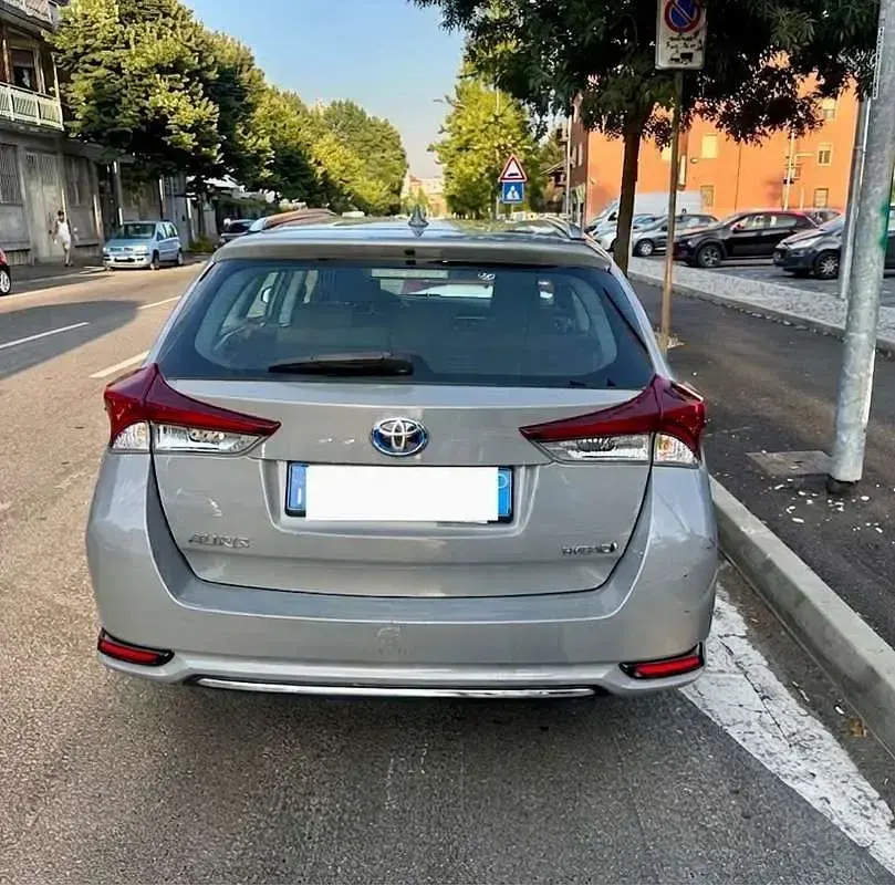 Usata Toyota Auris Hybrid 99 CV (72 kW) 2018 Station wagon