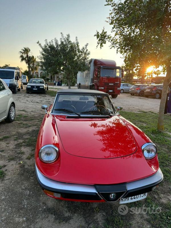 Usata Alfa Romeo Spider 128 CV (94 kW) 1986 Rosso Cabrio