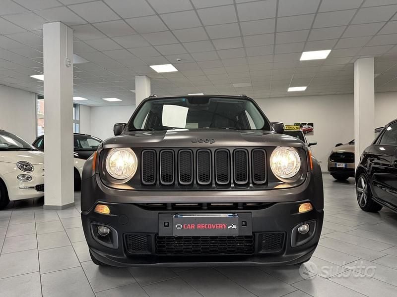 Usata Jeep Renegade Night Eagle 140 CV (102 kW) 2016 Grigio SUV