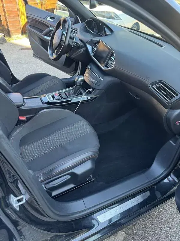 Usata Peugeot 308 GT-line 120 CV (88 kW) 2017 Berlina