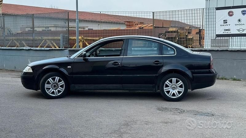 Usata VW Passat Comfortline 101 CV (74 kW) 2001 Nero Berlina