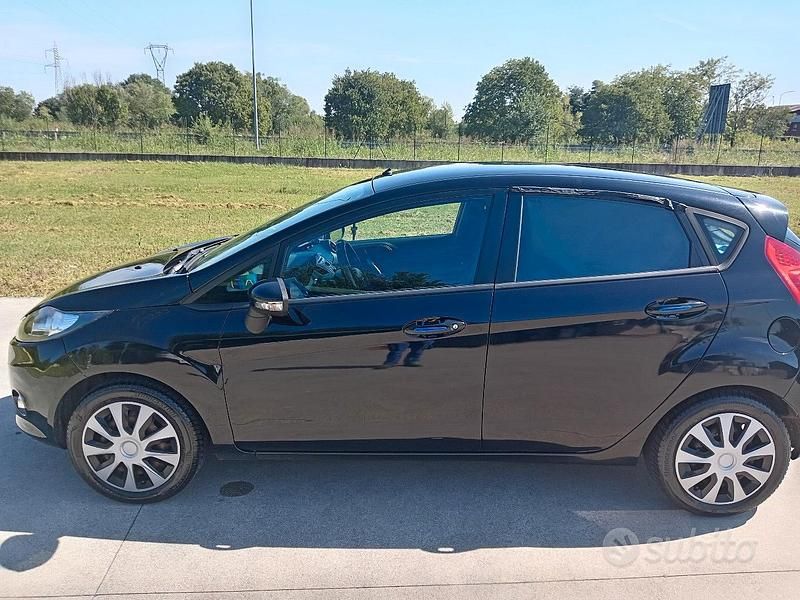 Usata Ford Fiesta 82 CV (60 kW) 2009 Nero Utilitaria
