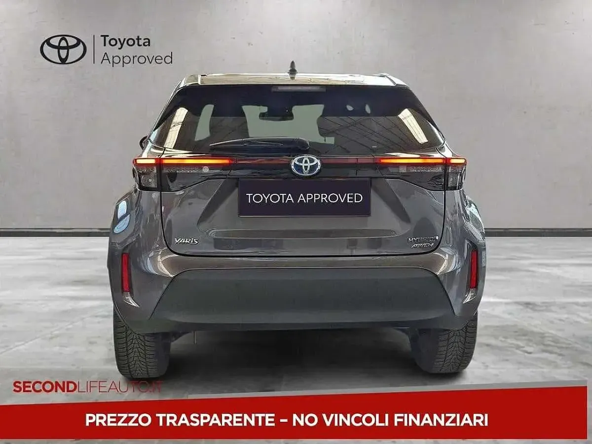 Usata Toyota Yaris Lounge 116 CV (85 kW) 2022 Grigio Utilitaria