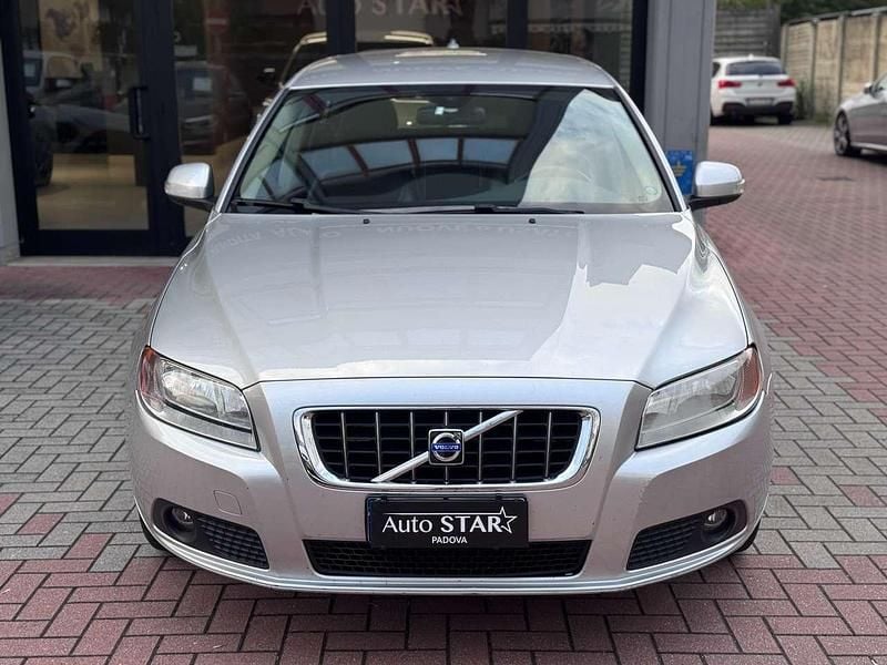 Usata Volvo V70 Momentum 163 CV (119 kW) 2009 Argento Station wagon