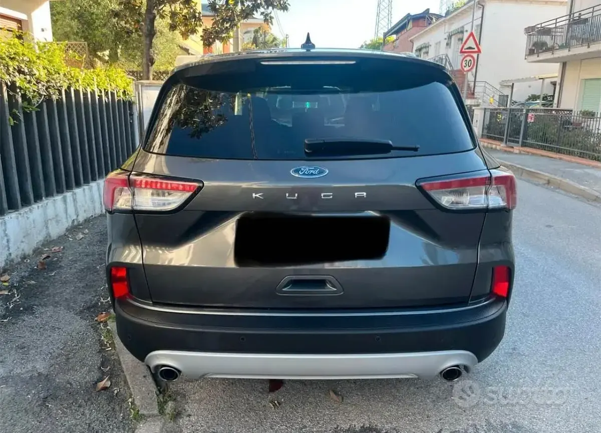 Usata Ford Kuga 120 CV (88 kW) 2020 Grigio SUV
