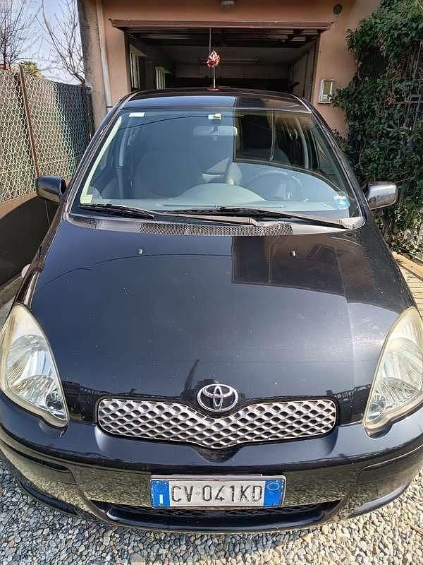 Usata Toyota Yaris Edition 75 CV (55 kW) 2005 Berlina