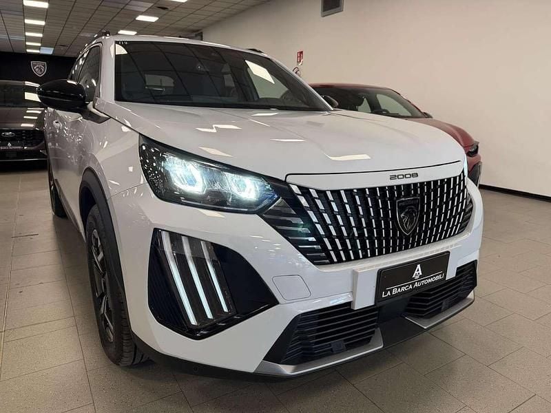 Usata Peugeot 2008 Allure 102 CV (75 kW) 2023 Grigio SUV