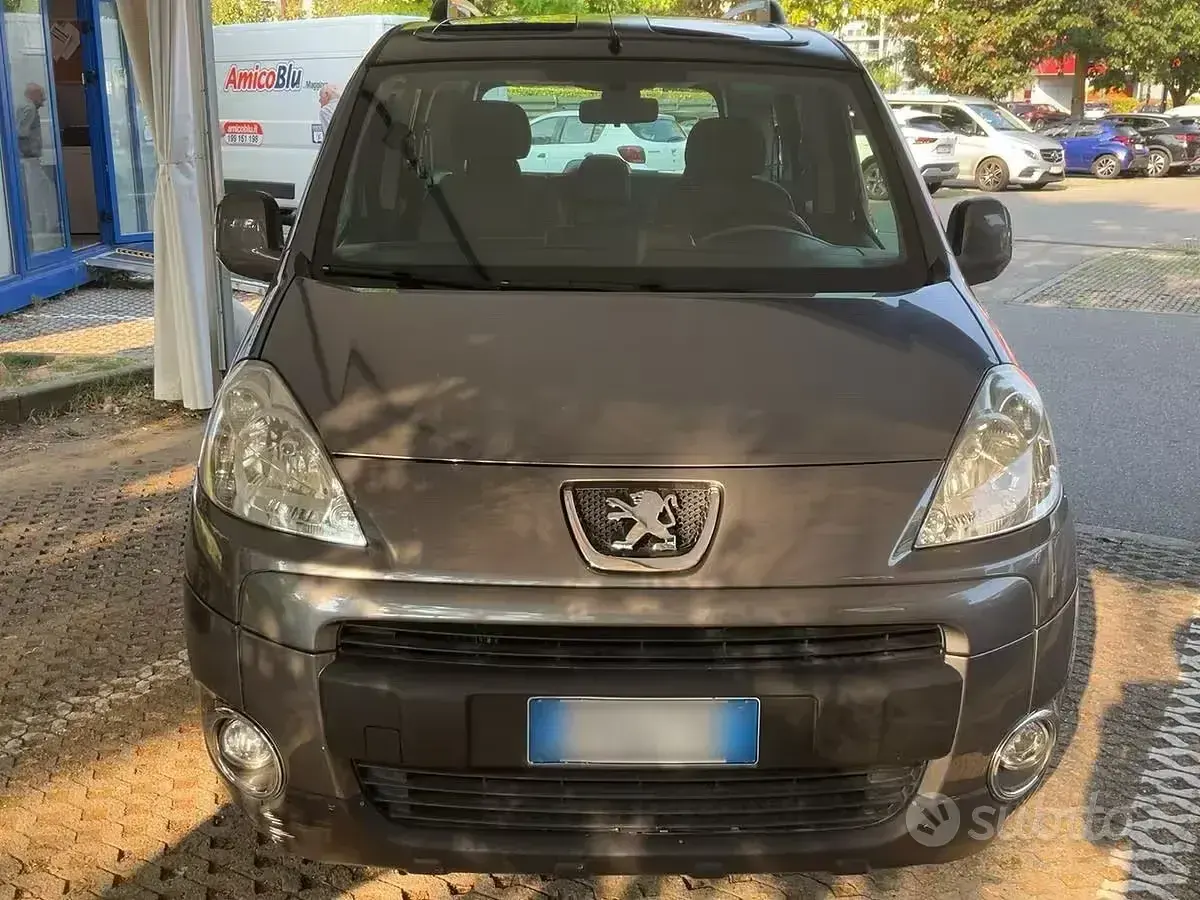 Usata Peugeot Partner Tepee Family 92 CV (67 kW) 2012 Grigio Monovolume