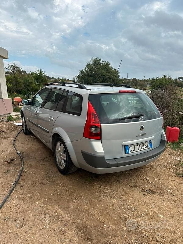 Grigio Usata 2005 Renault Mégane GrandTour Station wagon | 1999 € - Immagine 1/4
