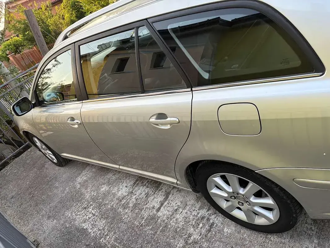 Usata Toyota Avensis 126 CV (92 kW) 2008 Argento Station wagon
