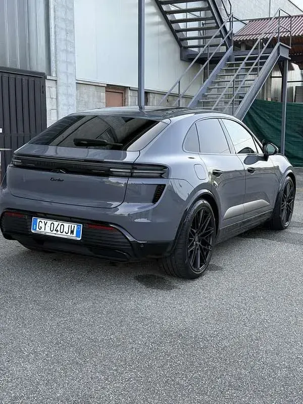 Usata Porsche Macan Turbo 469 kW (639 CV) 2025 Grigio SUV