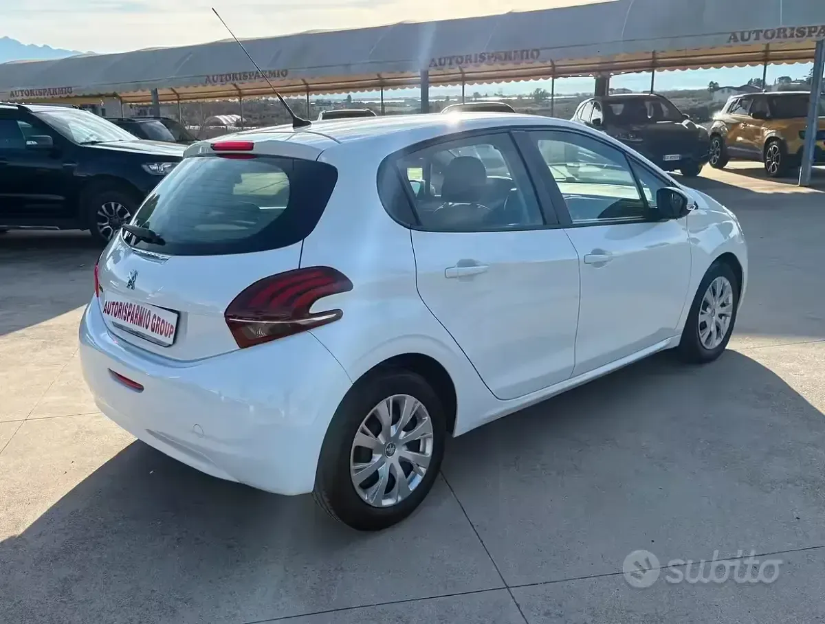Usata Peugeot 208 Active 102 CV (75 kW) 2019 Bianco Utilitaria