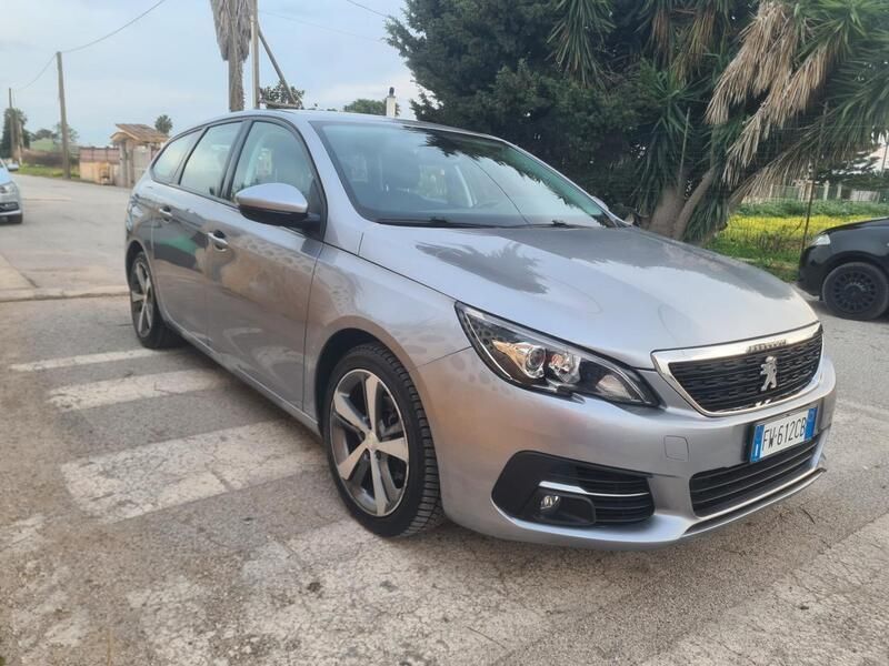 Usata Peugeot 208 GT-line 120 CV (88 kW) 2019 Grigio Utilitaria