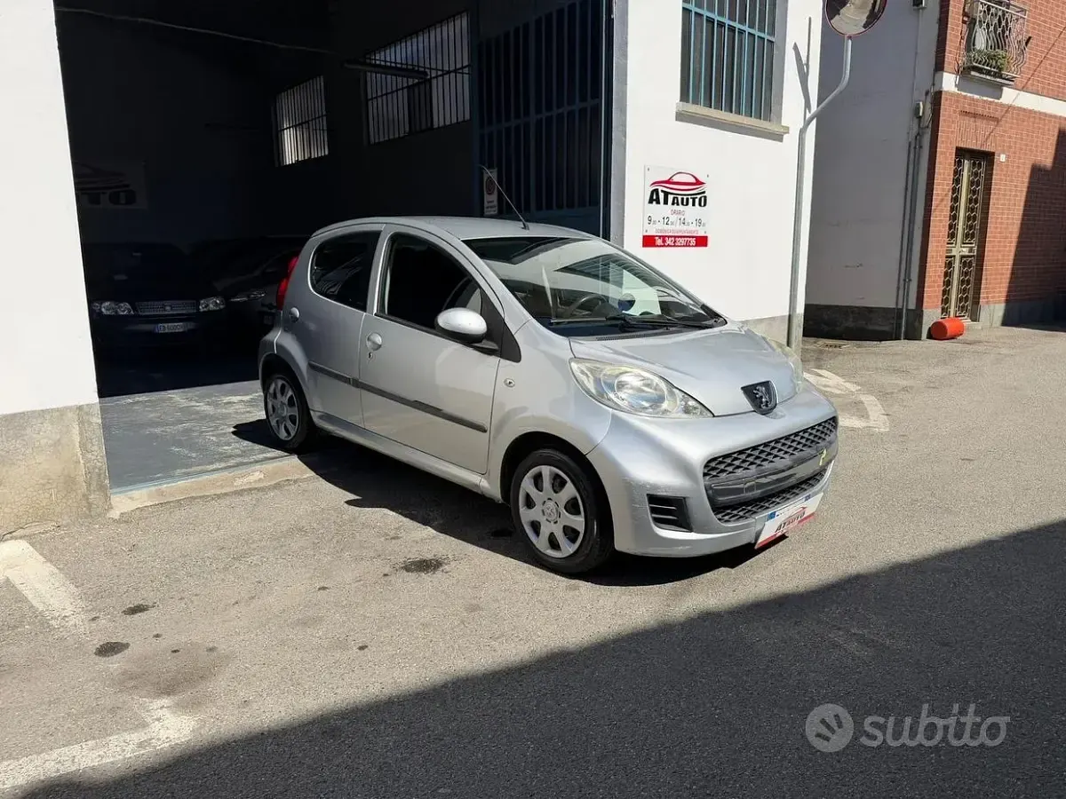 Usata Peugeot 107 68 CV (50 kW) 2009 Grigio Utilitaria