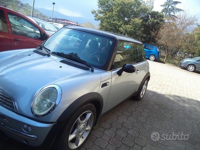 Usata Mini Cooper 115 CV (84 kW) 2004 Grigio Utilitaria