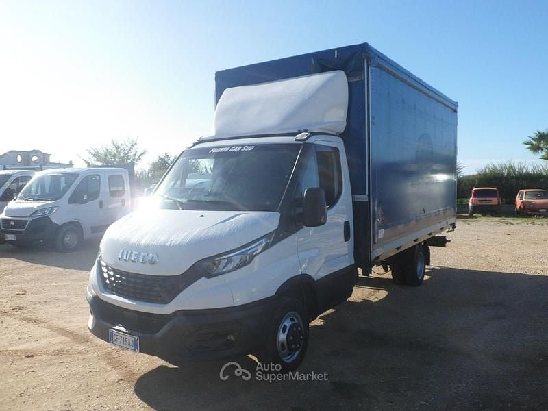 Bianco Usata 2019 Iveco Daily Furgone | 29.800 € - Immagine 1/4