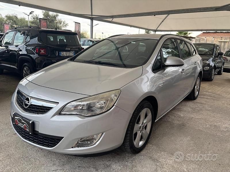 Usata Opel Astra Cosmo 101 CV (74 kW) 2011 Argento Station wagon