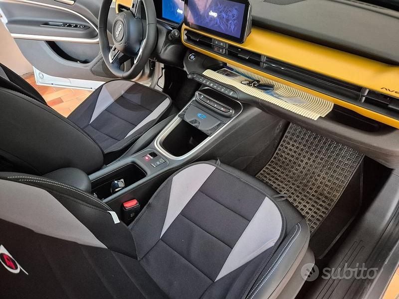 Usata Jeep Avenger 114 kW (156 CV) 2023 Grigio SUV