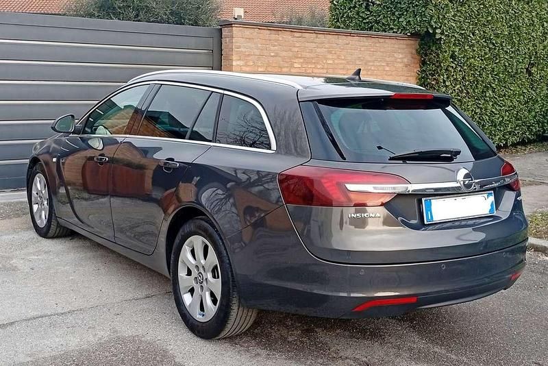 Usata Opel Insignia 140 CV (102 kW) 2015 Station wagon