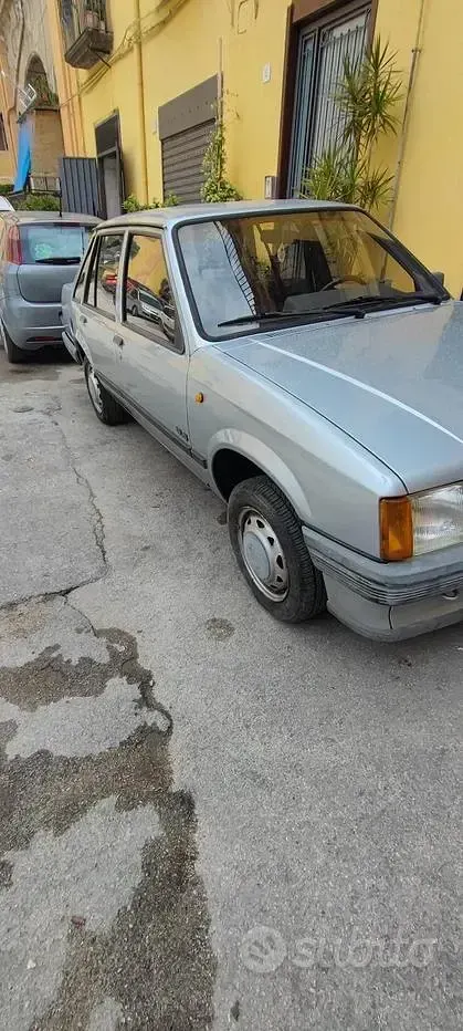 Usata Opel Corsa 45 CV (33 kW) 1985 Verde Berlina