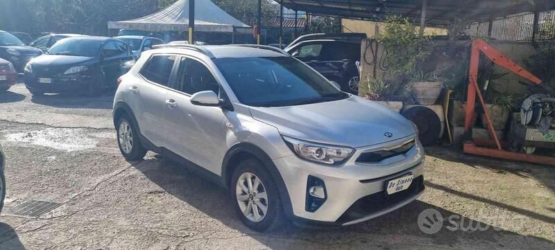Argento Usata 2020 Kia Stonic Style SUV | 14.800 € (Cara) - Immagine 1/4