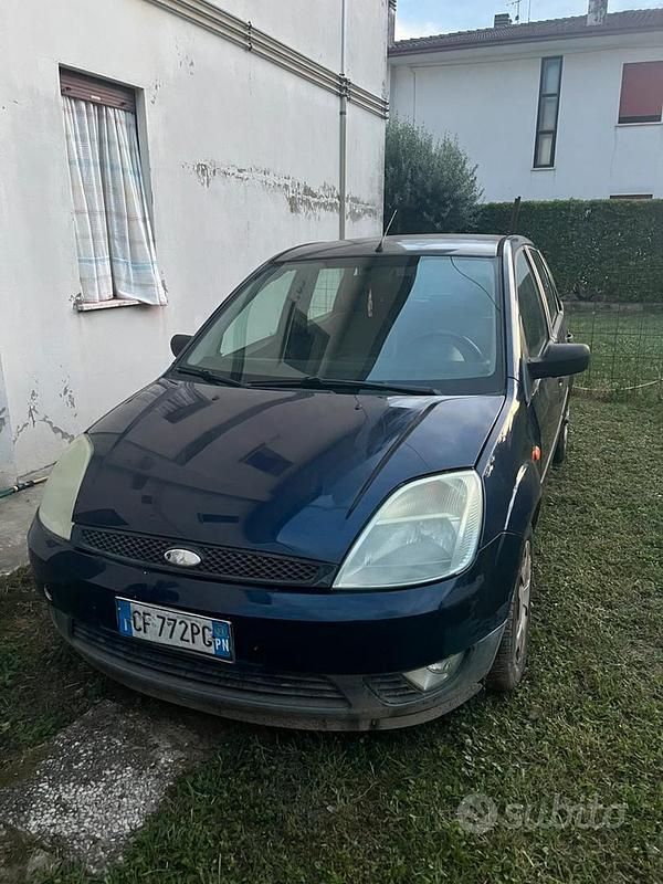 Usata Ford Fiesta 75 CV (55 kW) 2002 Blu Utilitaria