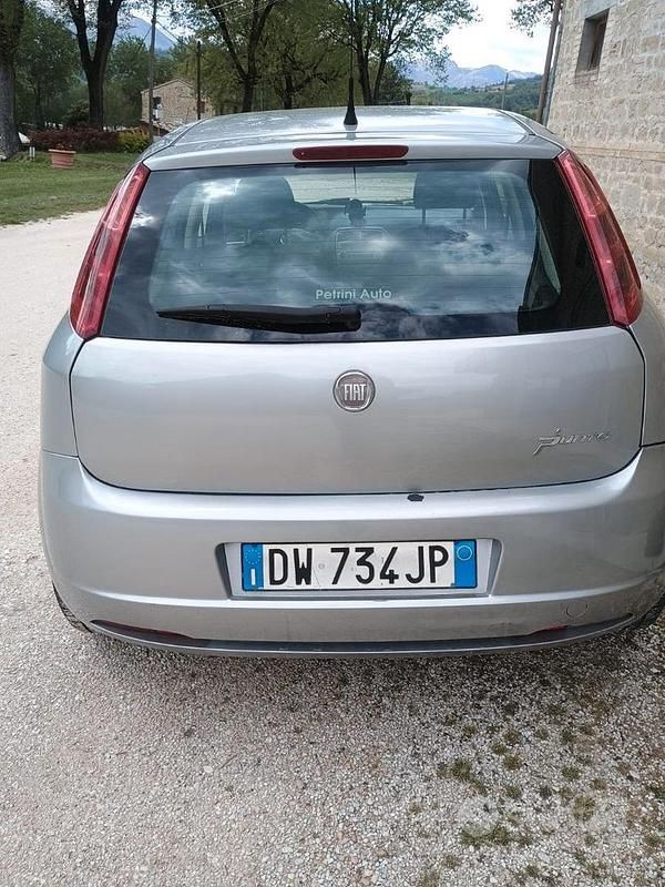 Usata Fiat Grande Punto Dynamic 75 CV (55 kW) 2009 Grigio Utilitaria