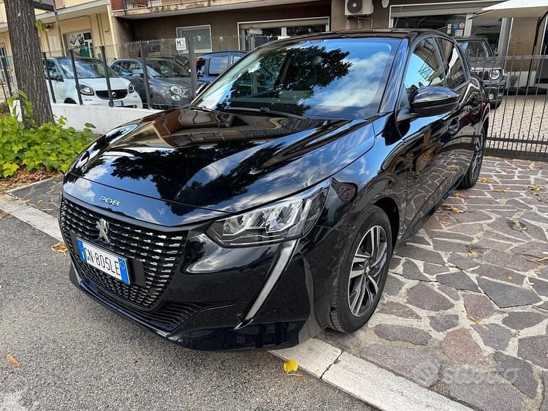 Usata Peugeot 208 Allure 101 CV (74 kW) 2023 Nero Utilitaria