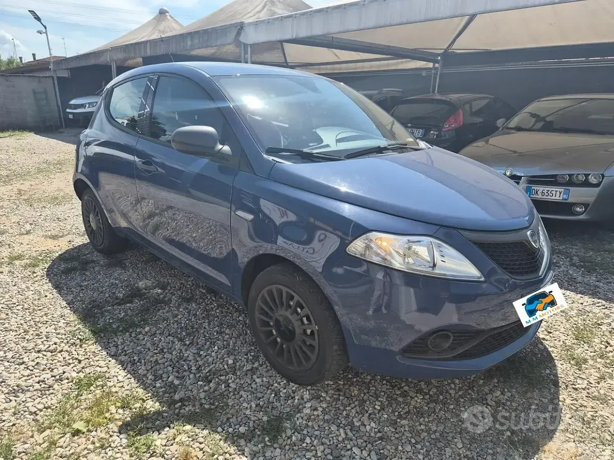 Usata Lancia Ypsilon 69 CV (50 kW) 2017 Blu/azzurro Utilitaria