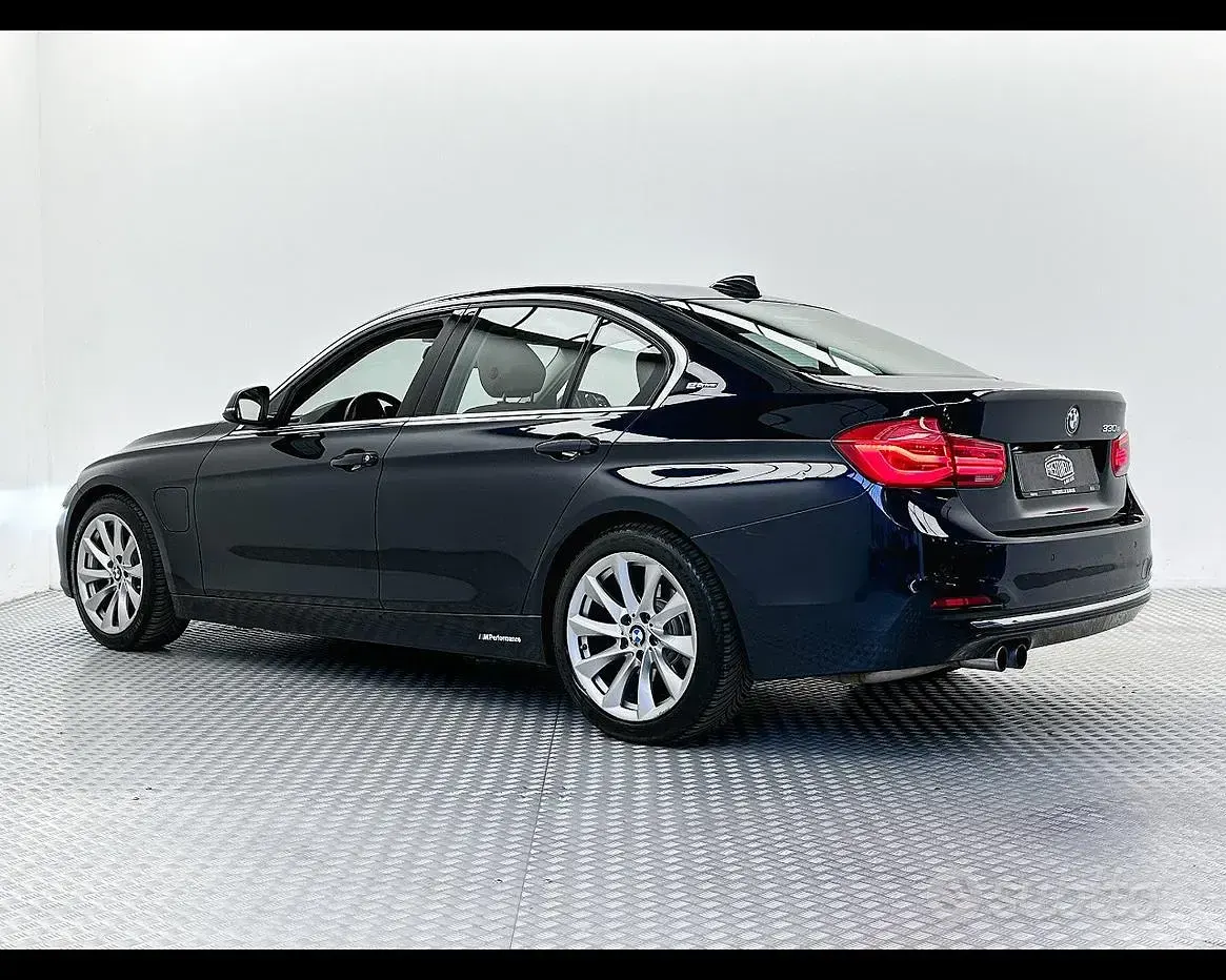 Usata BMW 330 iPerformance 184 CV (135 kW) 2017 Bluazzurro Berlina