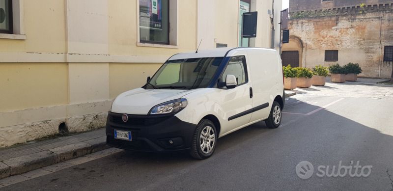 Bianco Usata 2018 Fiat Doblò Monovolume | 10.000 € (Buon prezzo) - Immagine 1/4