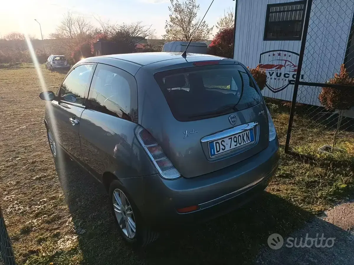 Usata Lancia Ypsilon 75 CV (55 kW) 2008 Grigio Utilitaria