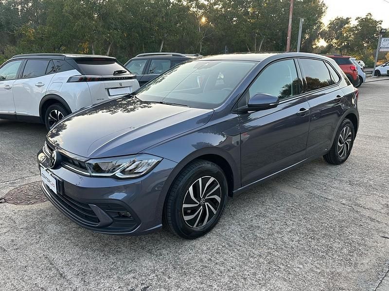 Usata VW Polo Style 95 CV (69 kW) 2024 Grigio Utilitaria