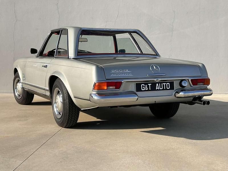 Usata Mercedes 250 150 CV (110 kW) 1967 Argento Cabrio