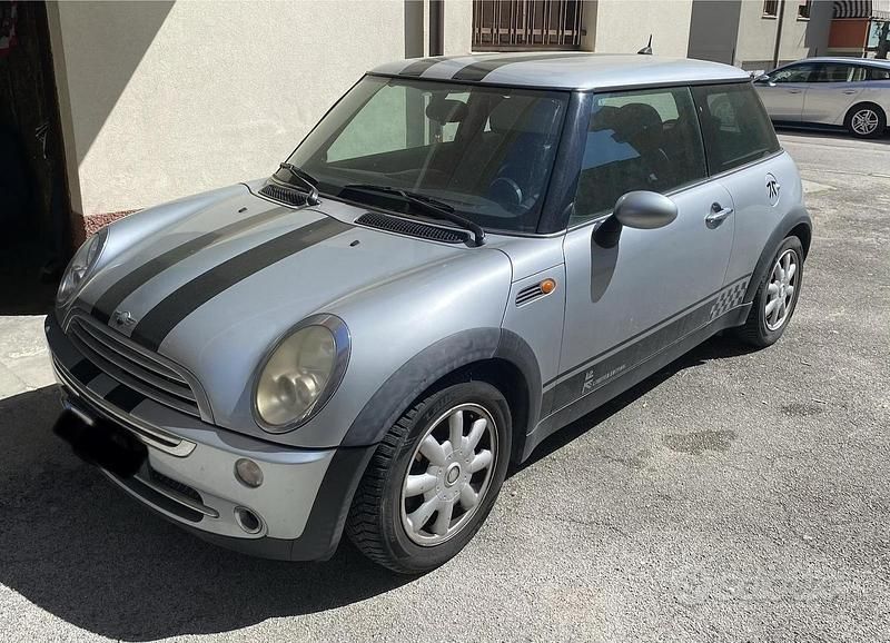 Begagnad Mini ONE 90 HK (66 kW) 2005 Grå Halvkombi