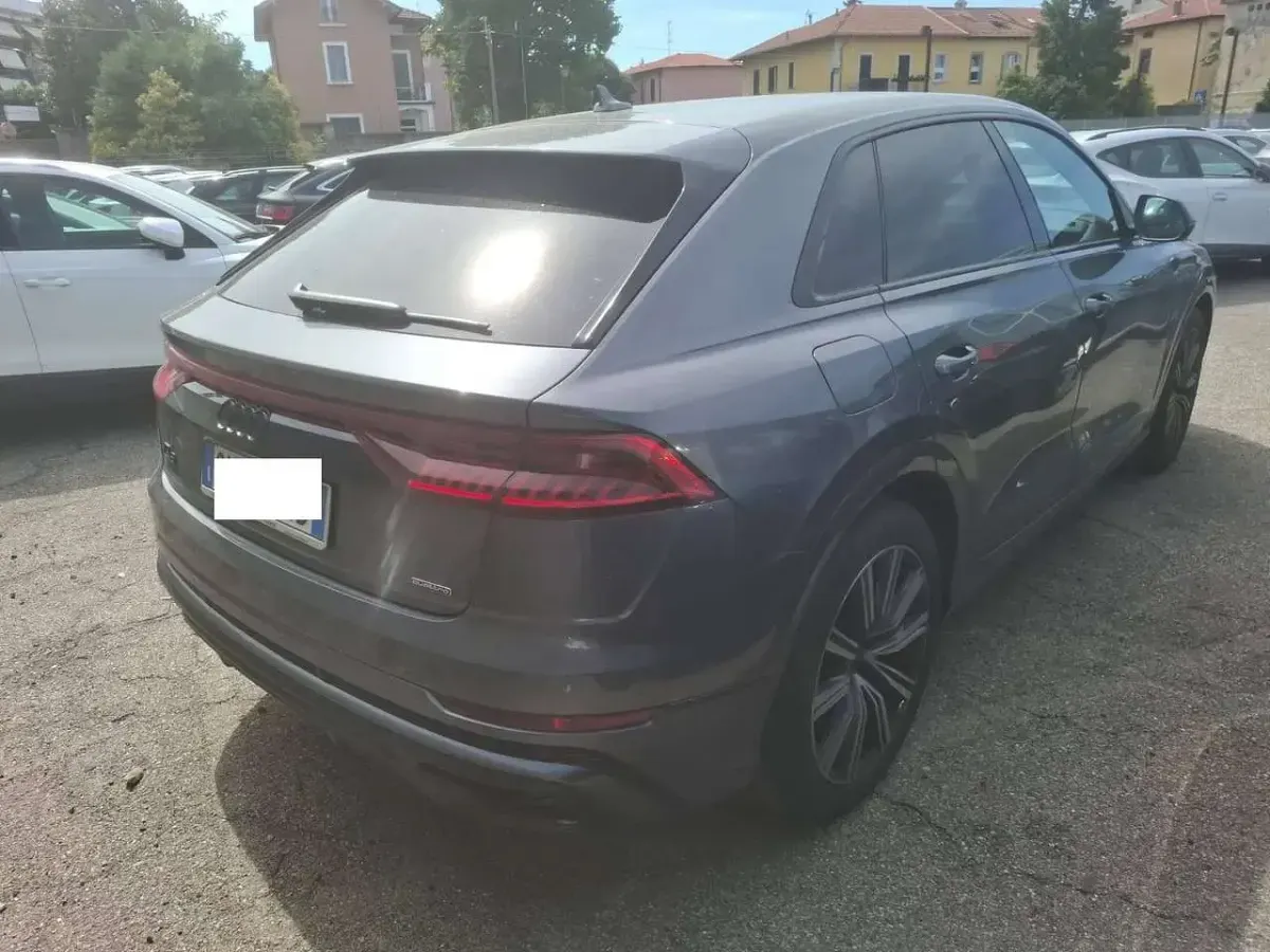 Usata Audi Q8 S-Line 231 CV (169 kW) 2023 Daytona grey pearl SUV