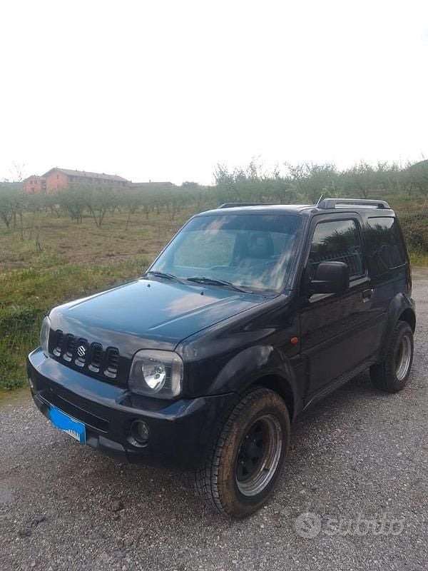 Nero Usata 2005 Suzuki Jimny SUV | 7850 € (Ottimo prezzo) - Immagine 1/4