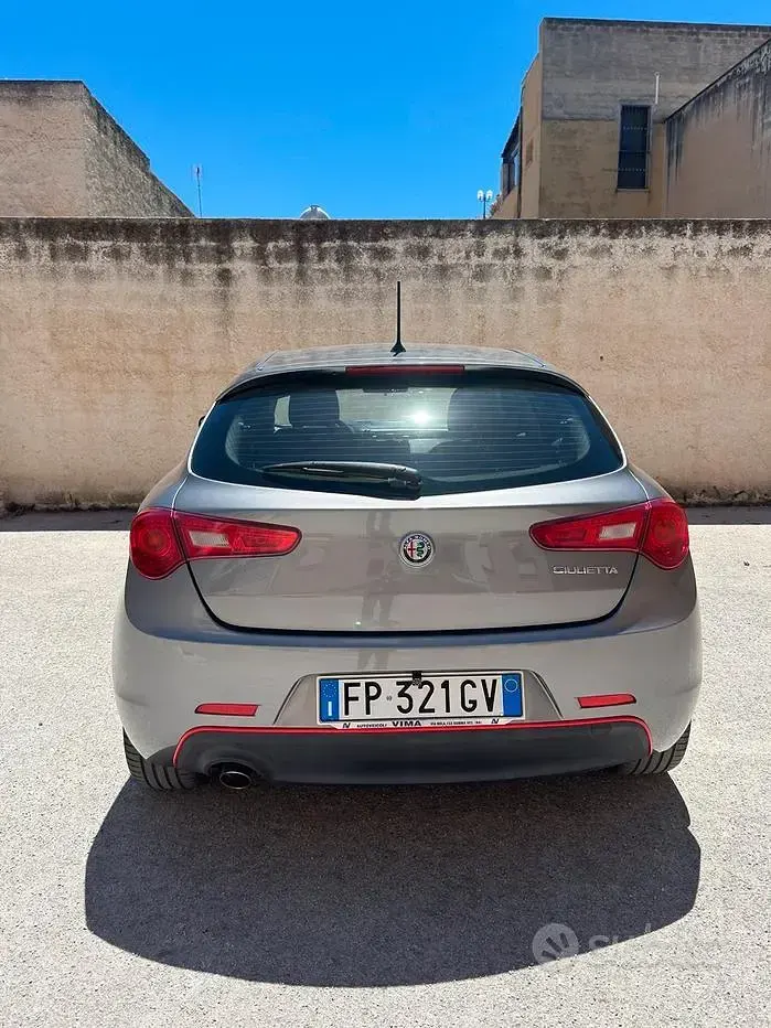 Usata Alfa Romeo Giulietta Super 120 CV (88 kW) 2018 Grigio Utilitaria