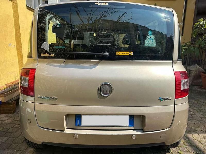 Usata Fiat Multipla 103 CV (75 kW) 2008 Oro Monovolume