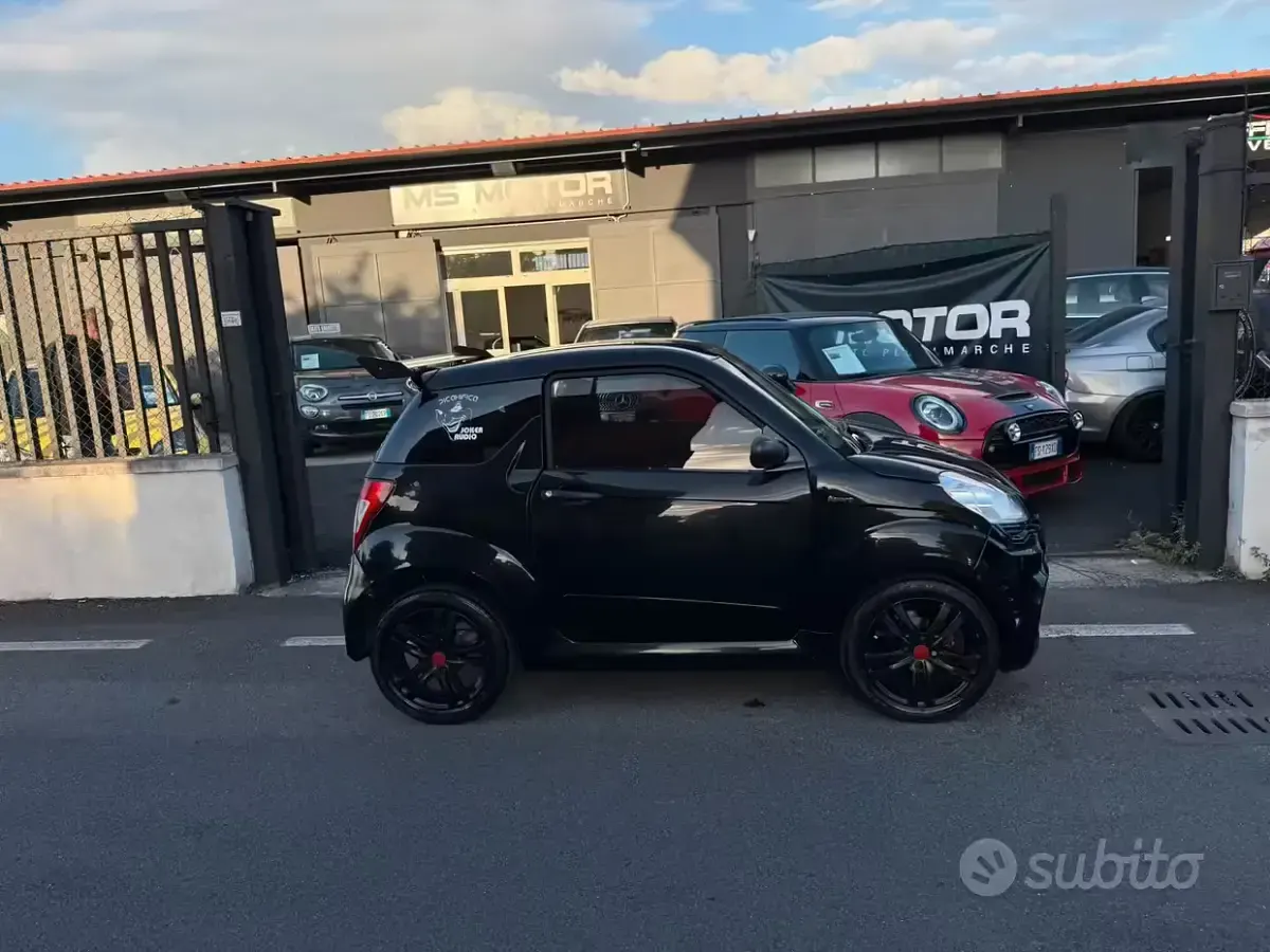 Begagnad Ligier JS50 2017 Svart Halvkombi