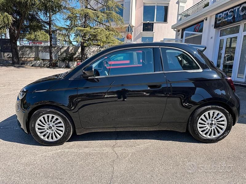 Second-hand Fiat 500e Action 42 kW (58 CP) 2022 Negru Berlinǎ