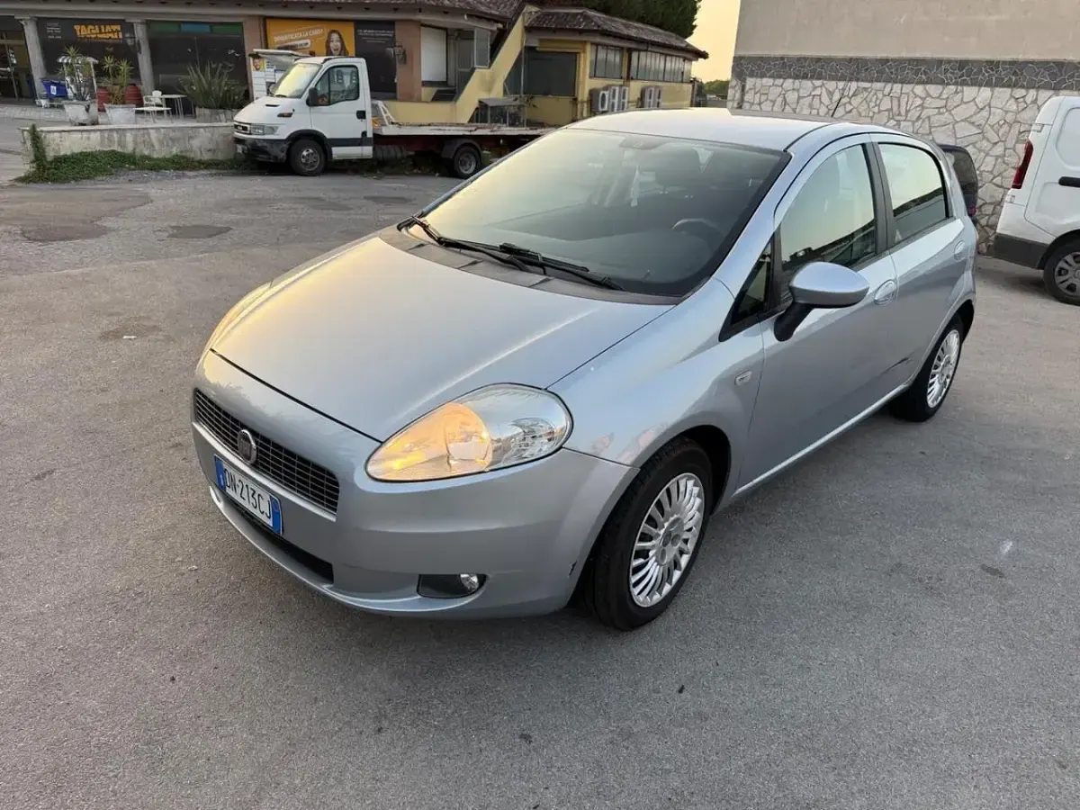 Usata Fiat Grande Punto Active 65 CV (47 kW) 2008 Argento Utilitaria
